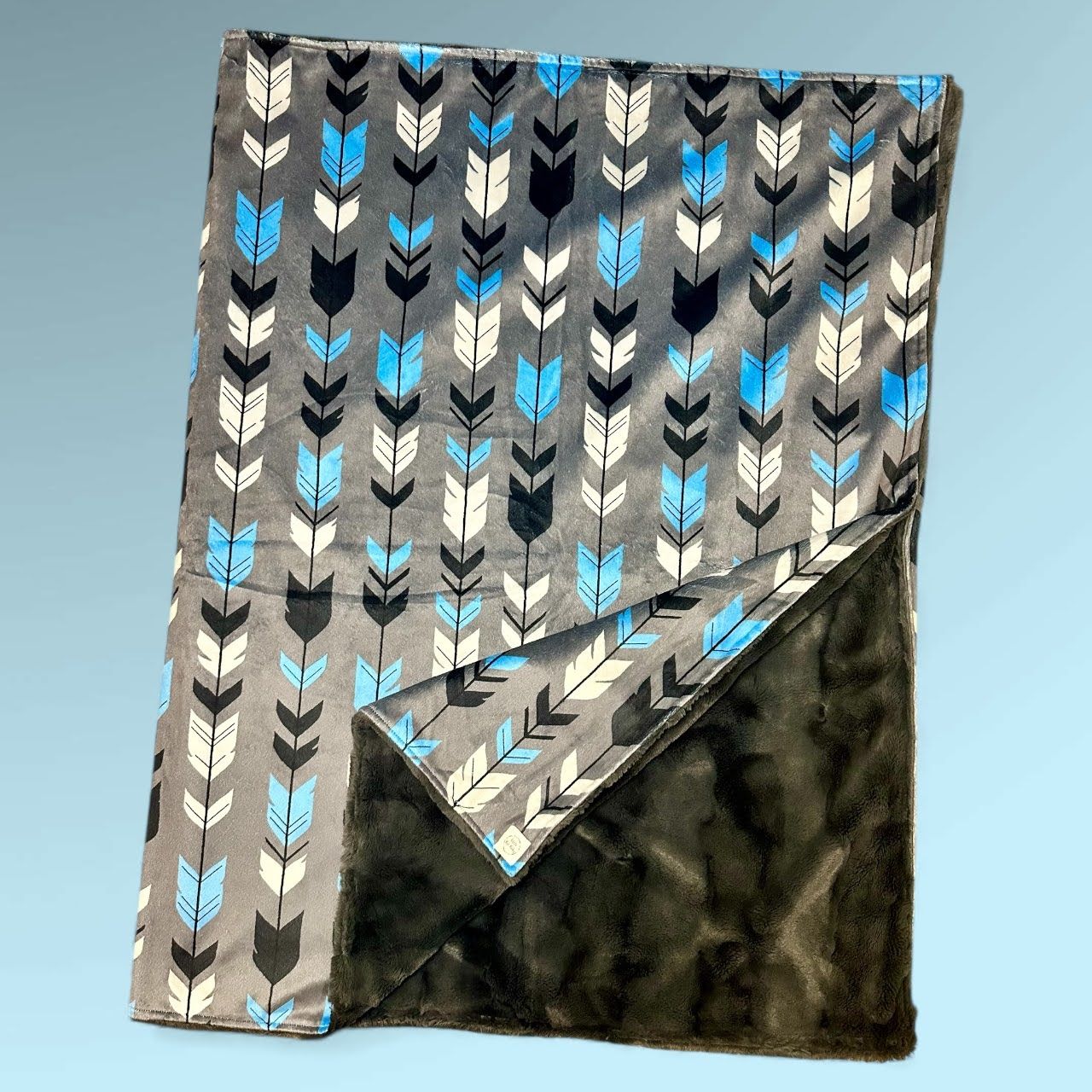 Dark Grey and Blue Arrows - CRIB SIZE